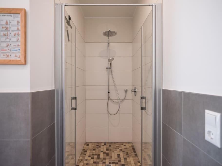 5 Sterne-Ferienhaus Eisvogel Am See Mit Sauna Und Kamin クラーコー・アム・ゼー エクステリア 写真